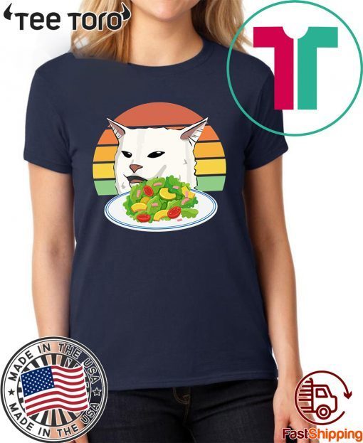 Offcial Angry women yelling at confused cat at dinner table meme T-Shirt