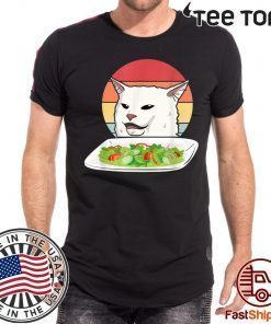 Angry women yelling at confused cat at dinner table meme Funny T-Shirt