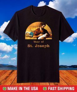 Saint Joseph holds baby Jesus while Mary sleeps T-Shirt