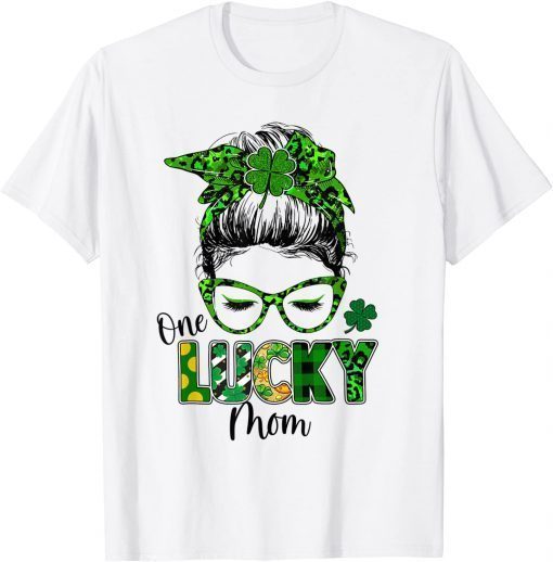 One Lucky Mom Messy Bun Shamrock St Patrick's Day T-Shirt