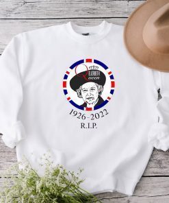 Pray For Queen Elizabeth 1926-2022 Rest In Peace Majesty The Queen T-Shirt