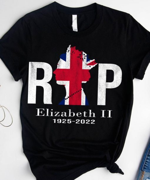 Queen Elizabeth RIP 1925-2022 UK Flag Elizabeth II Rest In Peace T-Shirt