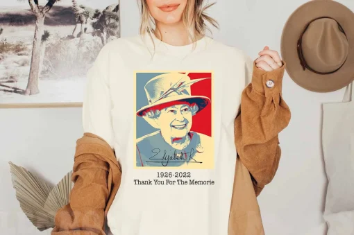 Queen Elizabeth Thank You Memories 1926- 2022 Queen Elizabeth II T-Shirt