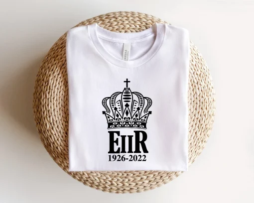 RIP Queen Elizabeth II 1926-2022 End of the Era EIIR T-Shirt