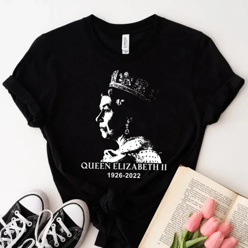 RIP Queen Elizabeth II 1926-2022 RIP Majesty The Queen Tee Shirt