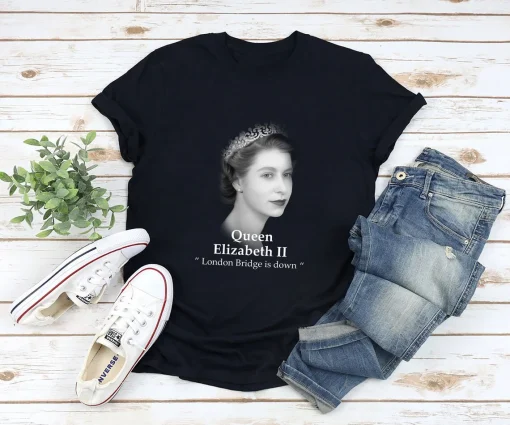 RIP Queen Elizabeth II Thanks For The Memories 1926-2022 T-Shirt