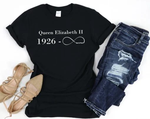 RIP Queen Elizabeth II The Queen 1926-2022 T-Shirt