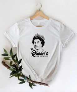 RIP Queen Elizabeth Rest In Peace Elizabeth 1926-2022 Queen Of England Since 1952 T-Shirt