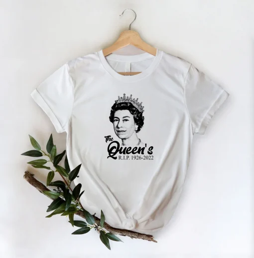 RIP Queen Elizabeth Rest In Peace Elizabeth 1926-2022 Queen Of England Since 1952 T-Shirt