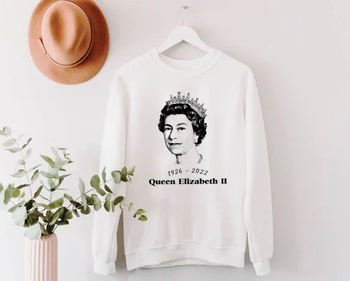 Rest In Peace Majesty The Queen Elizabeth 1926-2022 T-Shirt