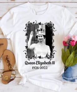 Rip Queen 1926-2022 1926-2022 Queen Elizabeth II Legends Never Die T-Shirt