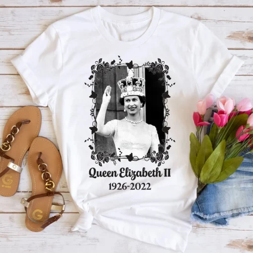 Rip Queen 1926-2022 1926-2022 Queen Elizabeth II Legends Never Die T-Shirt