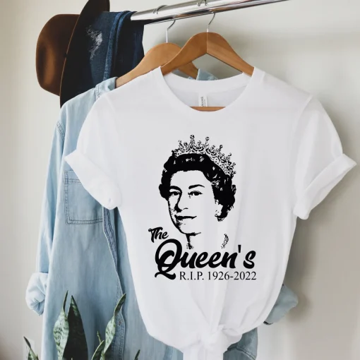 The Queens RIP 1926-2022 End Of An Era T-Shirt