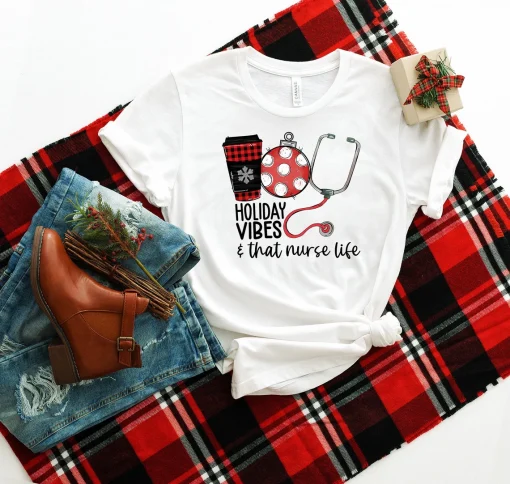 Holiday Vibes And That Nurse Life Christmas T-Shirt