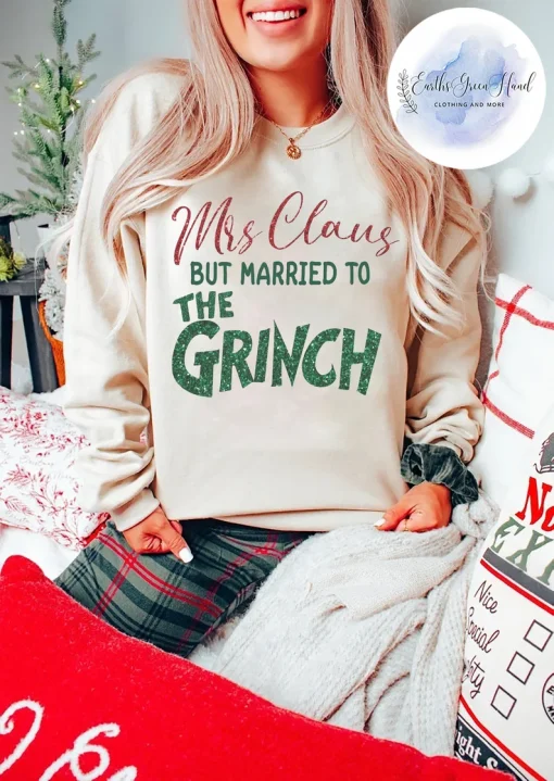 Mrs. Claus But Married To The Grinchh Merry Christmas T-Shirt