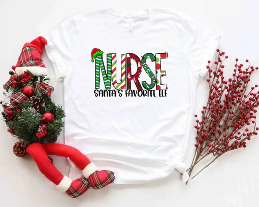 Nurse Santa's Favorite Elf Merry Christmas T-Shirt