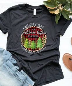 Treetops Glisten And Children Listen To Nothing Christmas Tree T-Shirt