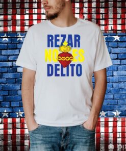 Abogados Cristiano Rezar No Es Delito Shirt