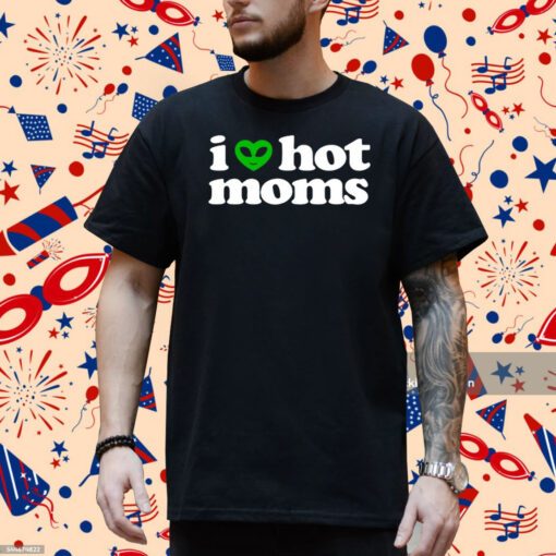 Dannyduncan69 I Heart Hot Moms Alien Tee-Unisex T-Shirt